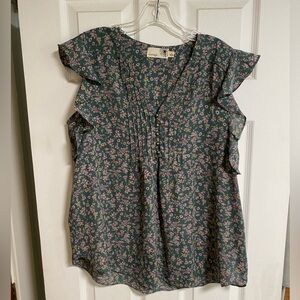 Everleigh floral green top. L